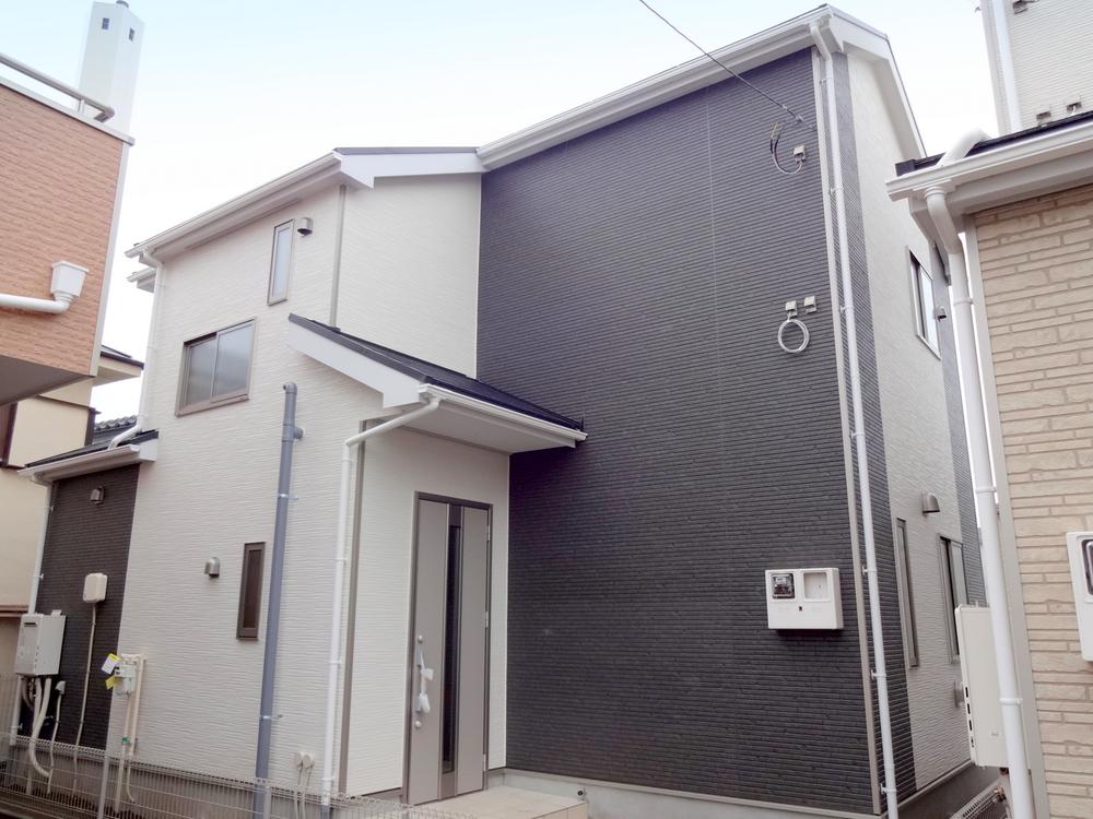 Local appearance photo. Local (11 May 2013) Shooting