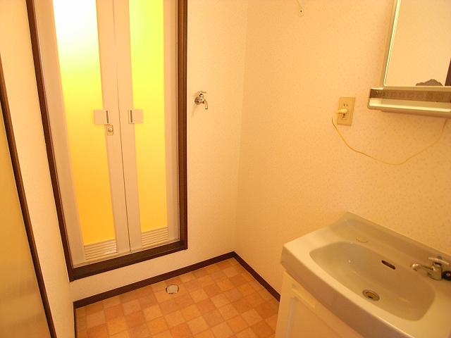 Washroom. Washroom
