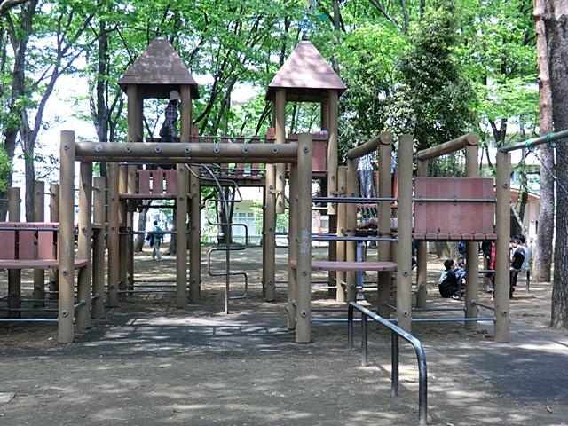 park. Midoricho to Central Park 570m