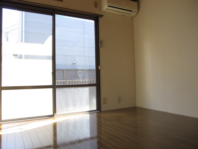 Other room space. DK and the continuation of the Western-style. Flooring, It is air-conditioned. 