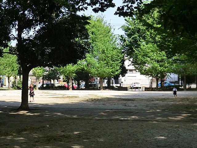 park. Kamiarai East Park 50m to