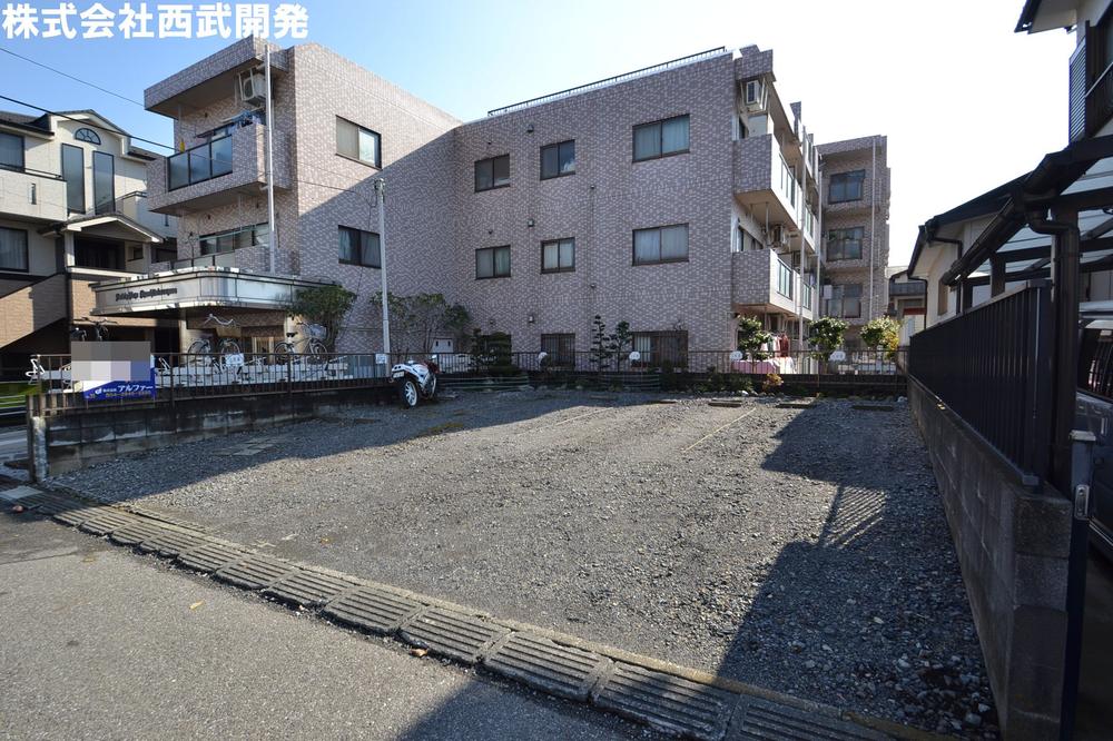 Local photos, including front road. Local land photo