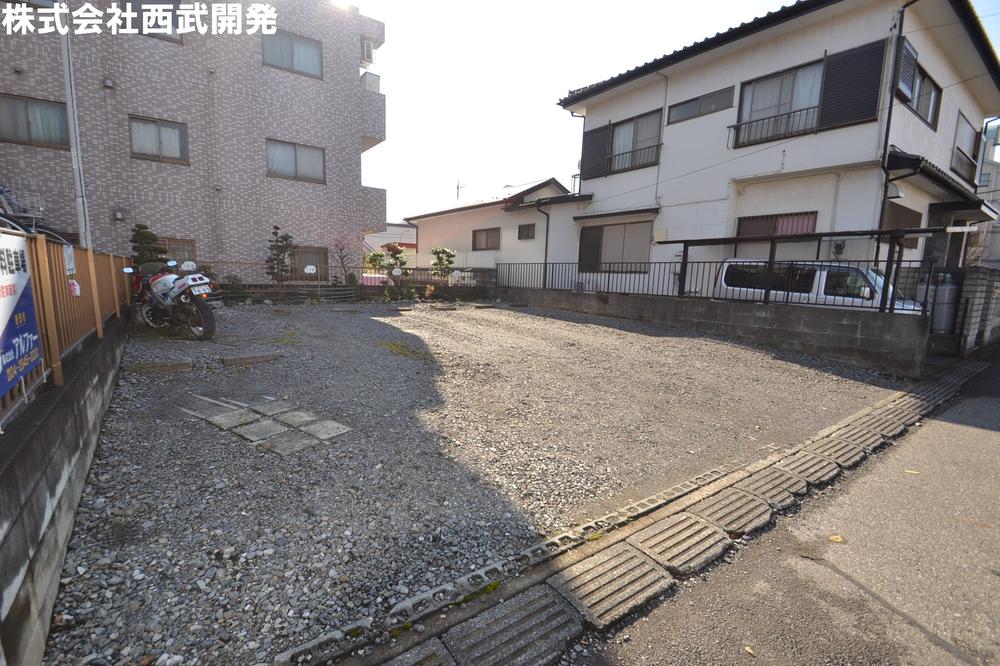 Local photos, including front road. Local land photo