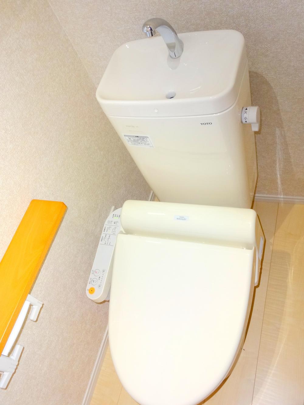 Toilet. Indoor (12 May 2013) Shooting