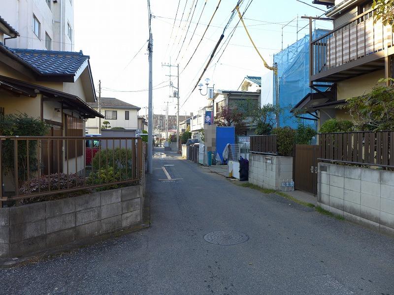 Local photos, including front road. Local (November 22, 2013) Shooting