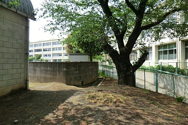 Junior high school. 610m until Yamaguchi Junior High School