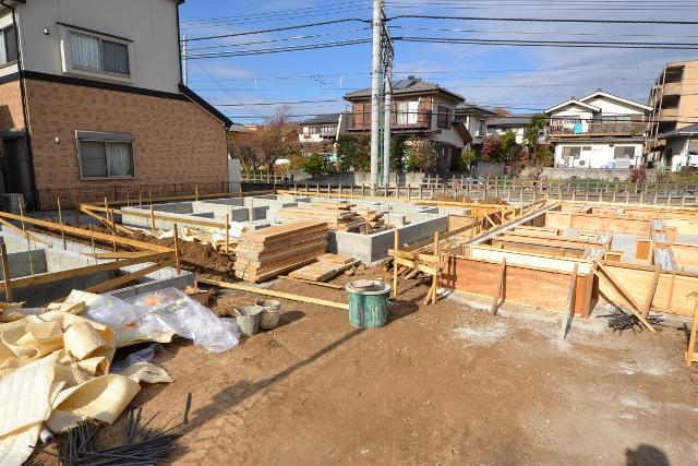 Local photos, including front road. Selling local (2013 December 8 shooting)