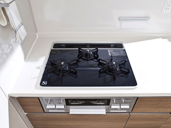 Kitchen.  ["Top hyper glass coat" gas stove] It was coated with glassy two-tier, Adopt a gas stove of beautiful hyper glass coat the top of the gloss. Strongly to shock and scratches, Care is also easy.  ※ All Listings amenities are the same specification