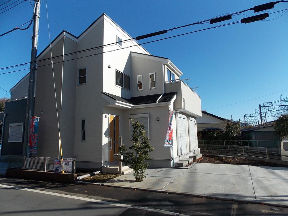 Local appearance photo. Local (12 May 2013) Shooting