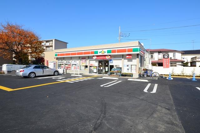 Convenience store. 660m until Thanksgiving