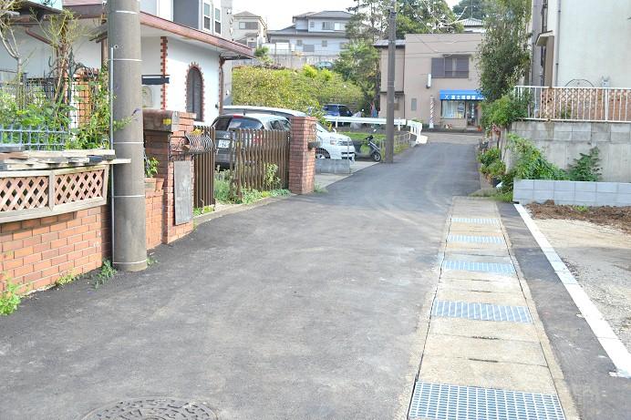 Local photos, including front road. Local (September 2013) shooting approach road