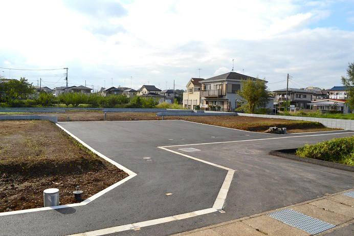 Local photos, including front road. Local (10 May 2013) is shooting agreement passage