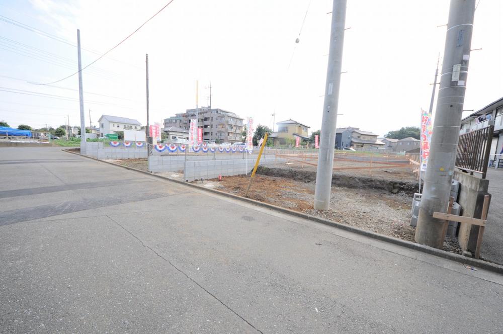 Local photos, including front road. Local (10 May 2013) Shooting