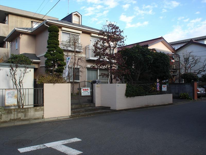 Local photos, including front road. Local (12 May 2013) Shooting