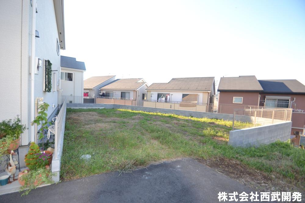 Local photos, including front road. Local appearance photo