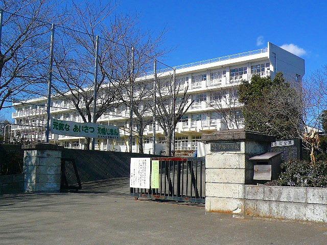 Primary school. Tokorozawa Municipal Arahata to elementary school 824m