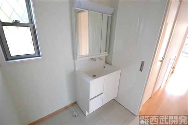 Wash basin, toilet. Wash basin with a three-sided mirror