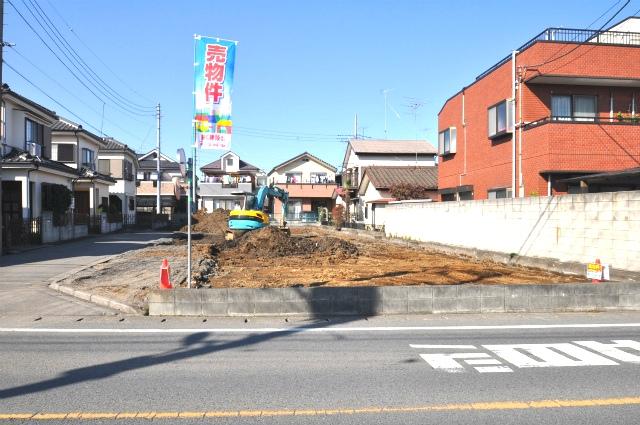 Local photos, including front road. Carefree child-rearing in a quiet residential area