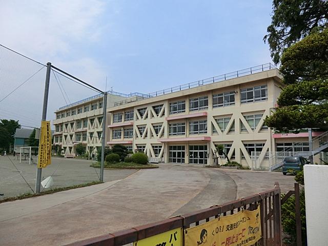 Primary school. Tokorozawa Municipal Nishitomi to elementary school 1060m