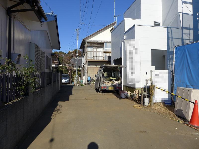 Local photos, including front road. Local (December 13, 2013) Shooting