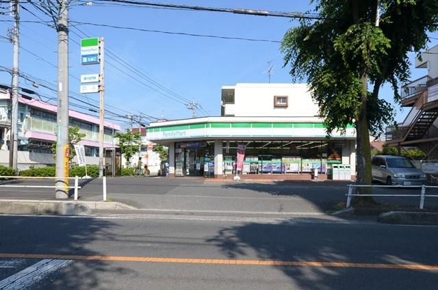 Convenience store. 500m to FamilyMart