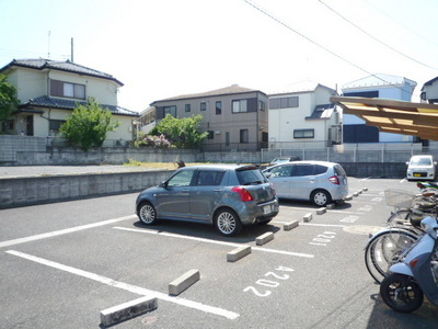 Other. 10m to the parking lot (Other)
