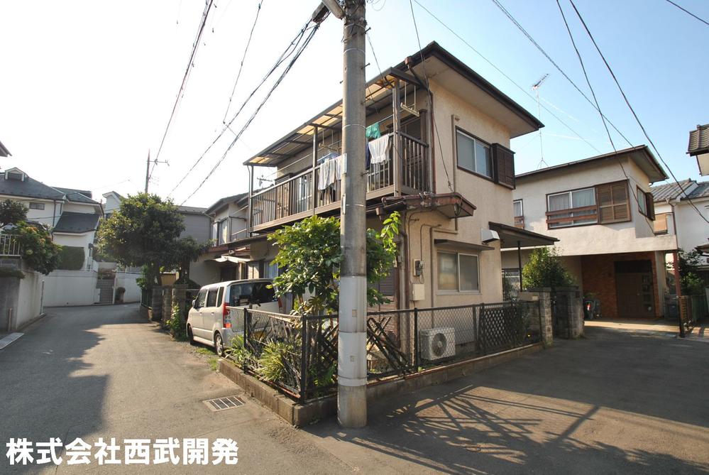 Local photos, including front road. Local land photo