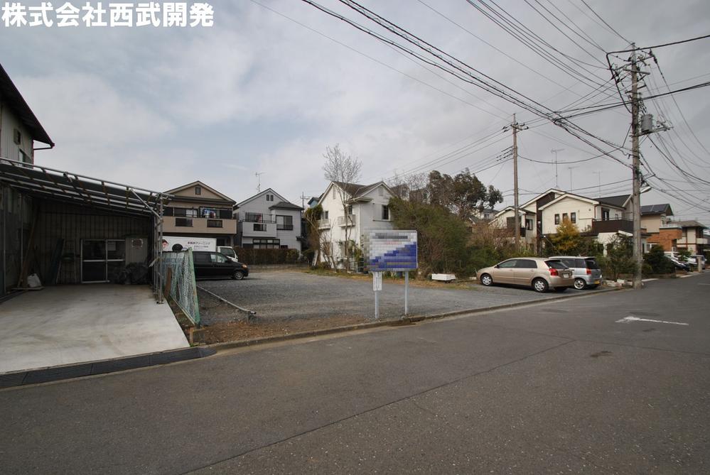 Local photos, including front road. Local land photo