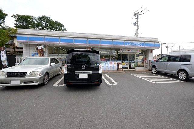 Convenience store. 460m to Lawson