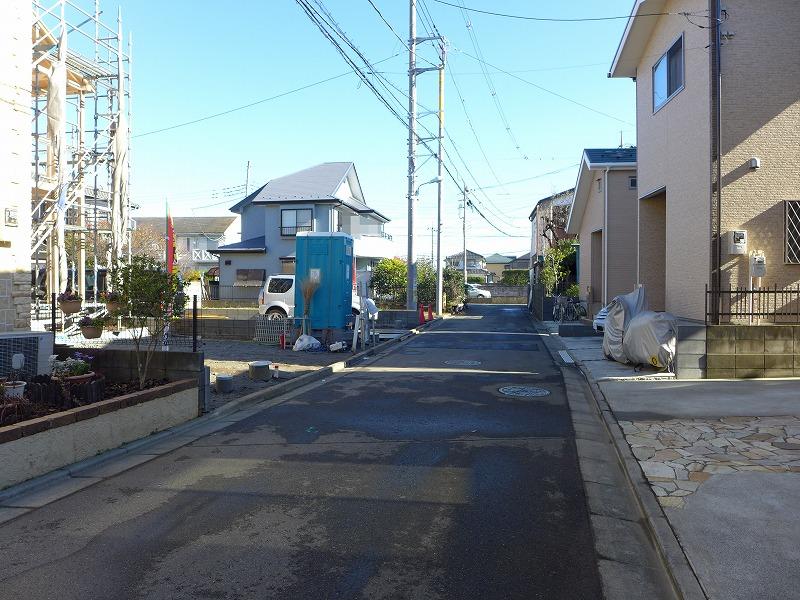 Local photos, including front road. Local (December 22, 2011) Shooting