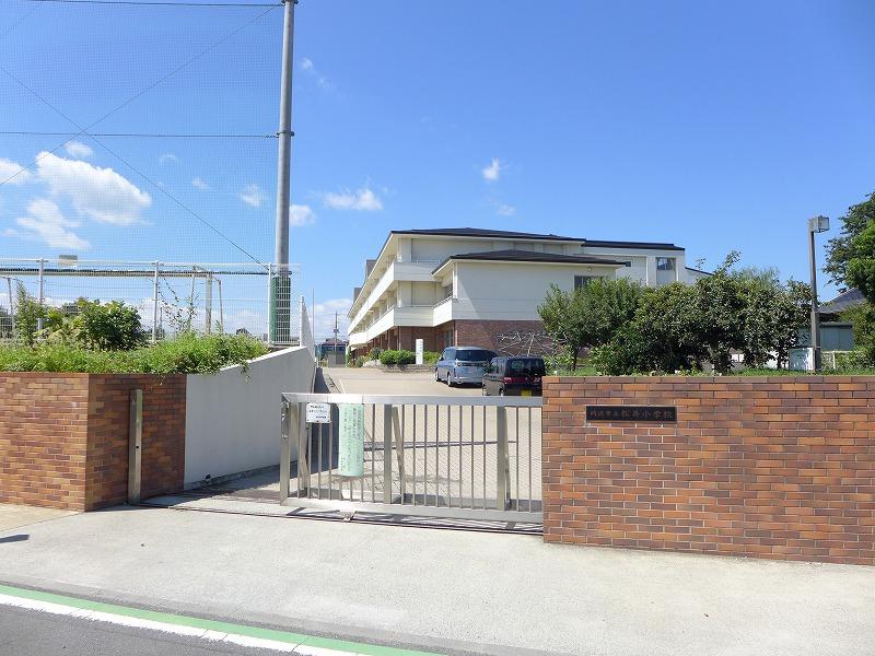 Primary school. 750m until Matsui elementary school