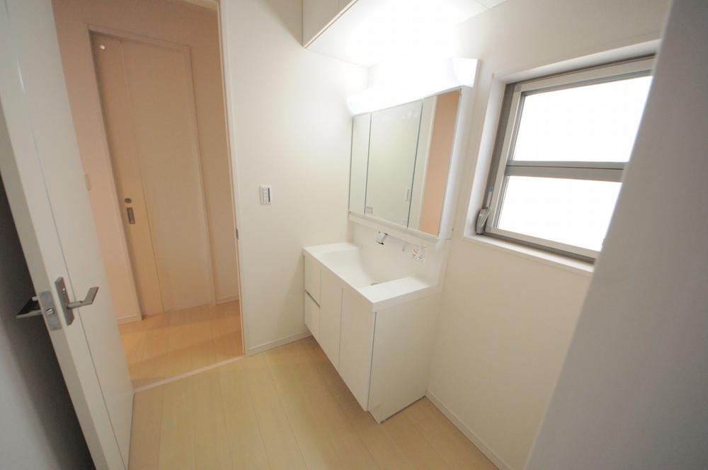 Same specifications photos (Other introspection). Same specifications