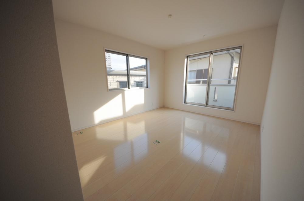 Same specifications photos (Other introspection). Same specifications