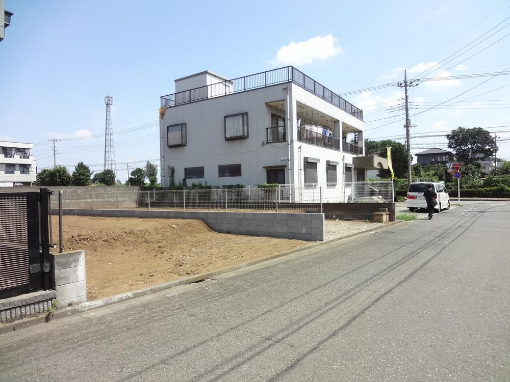 Local photos, including front road. Local (August 2013) Shooting