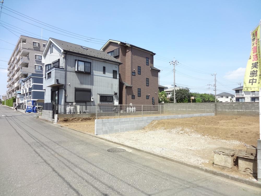 Local photos, including front road. Local (August 2013) Shooting