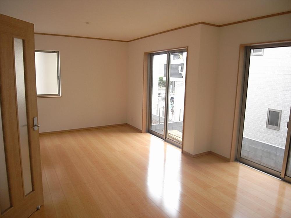 Same specifications photos (living). Same specifications