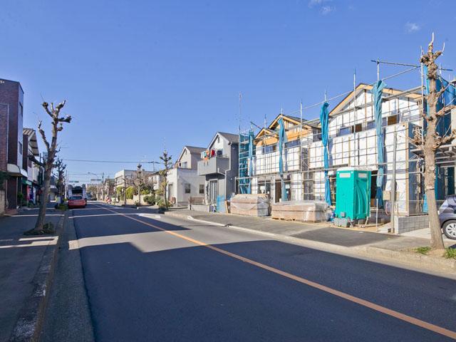 Local photos, including front road. Local (12 May 2013) Shooting