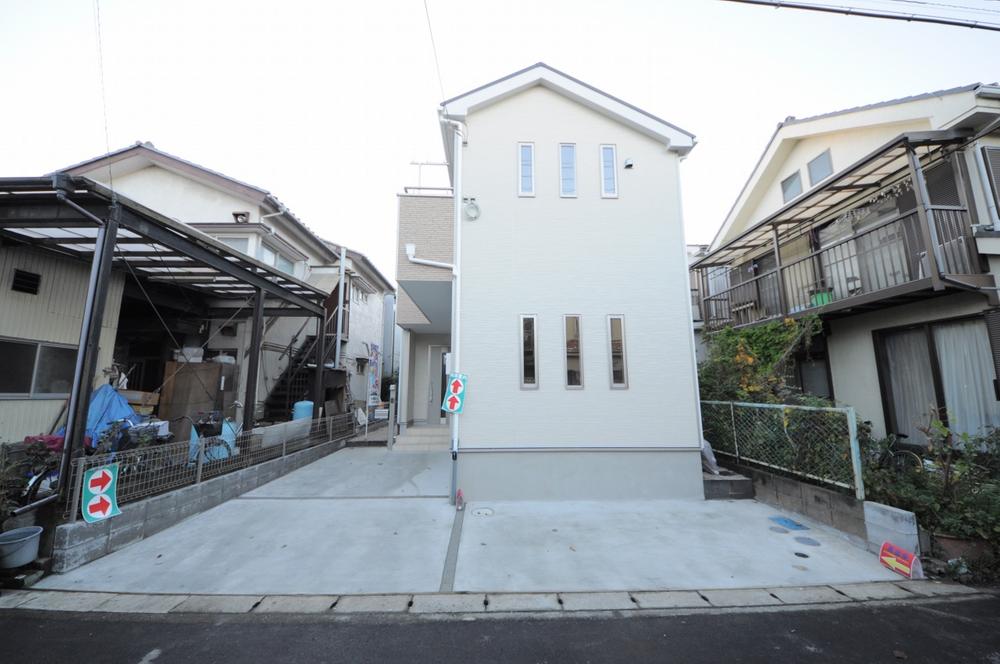 Local appearance photo. Local (11 May 2013) Shooting