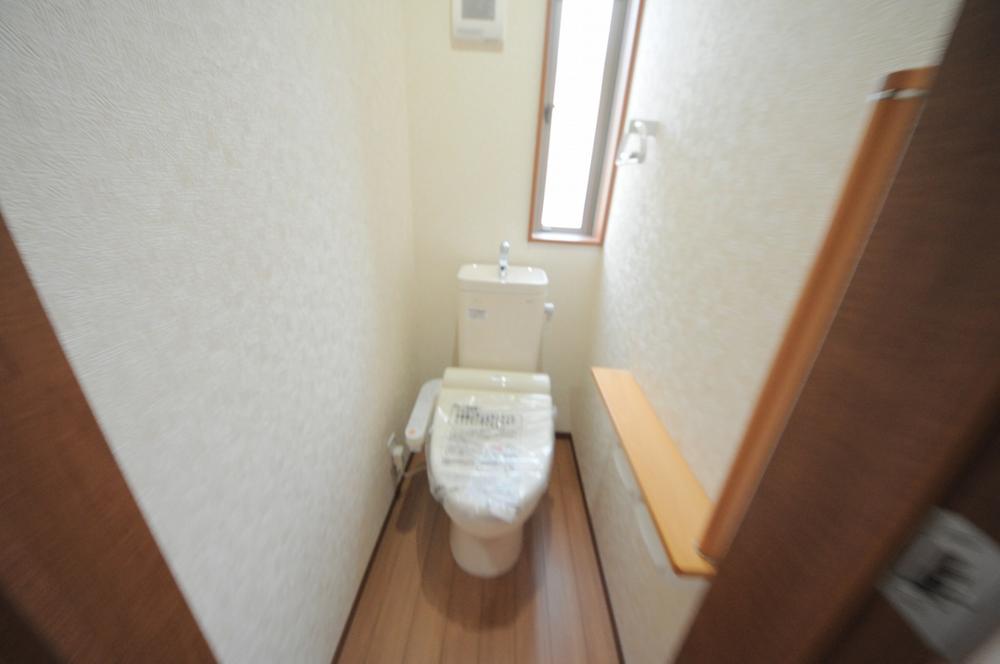 Toilet. Indoor (11 May 2013) Shooting