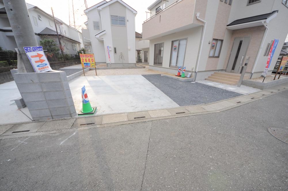 Parking lot. Local (11 May 2013) Shooting