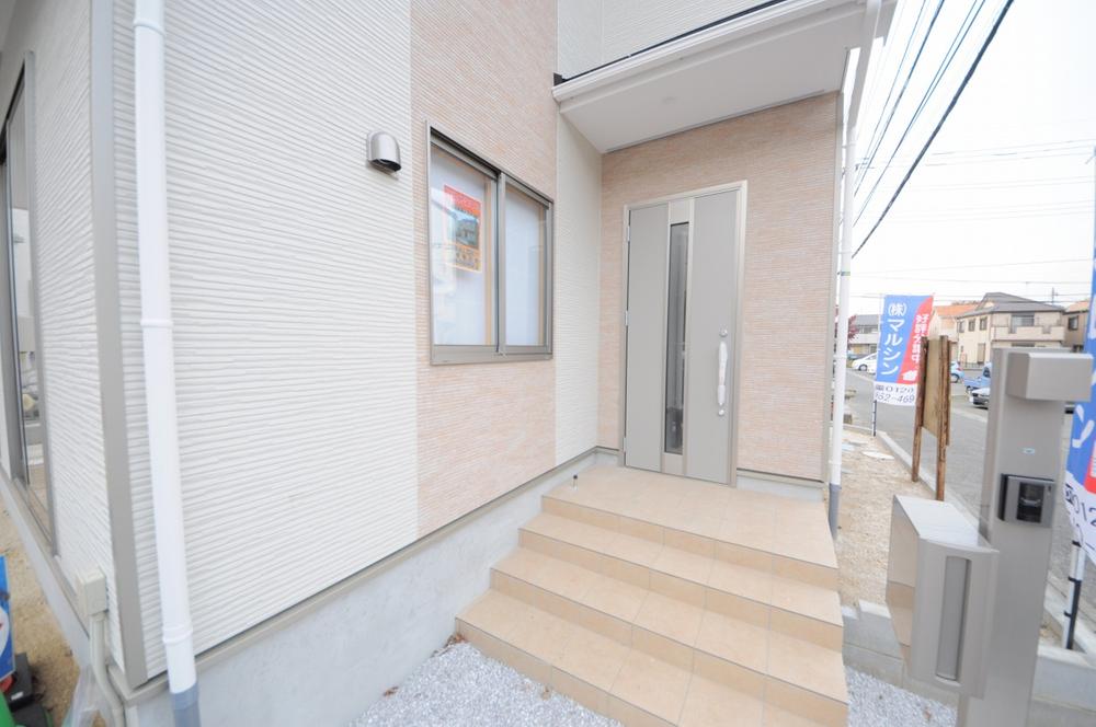 Entrance. Local (11 May 2013) Shooting