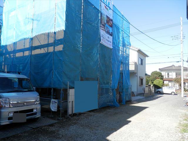 Local photos, including front road. Living environment is good in a quiet living environment