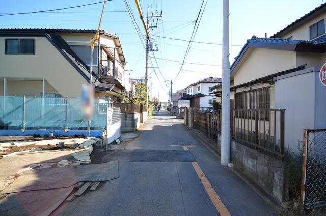 Local photos, including front road. Selling local (2013 December 24 shooting)