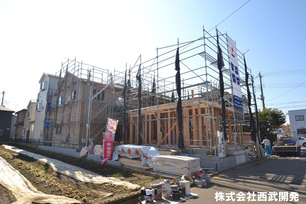 Local photos, including front road. Local appearance photo