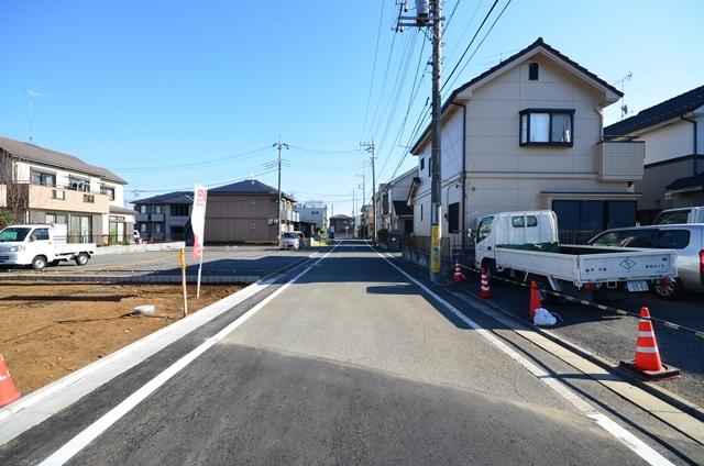 Local photos, including front road. Local land photo (2013 December 3 shooting)