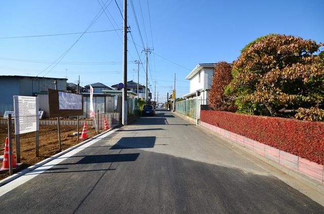 Local photos, including front road. Local land photo (2013 December 3 shooting)