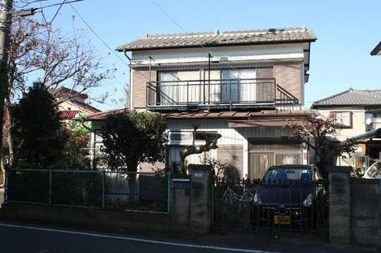 Local land photo. Building appearance Shooting from the front