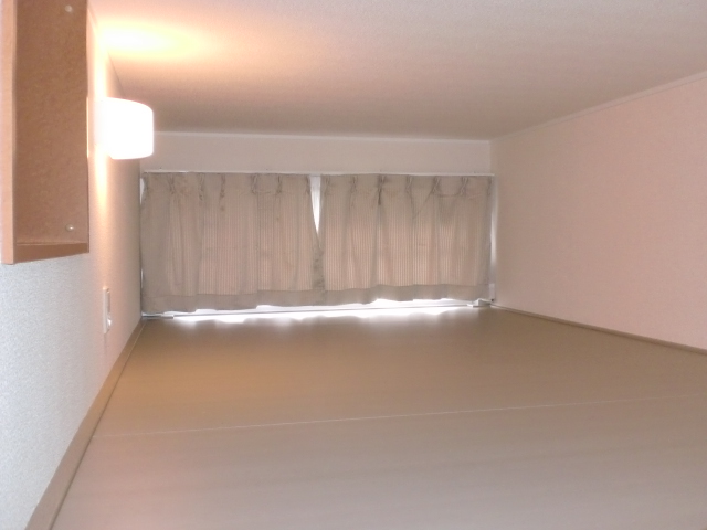 Other room space. loft