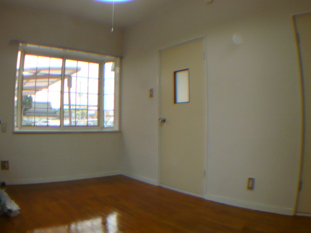 Other room space. Western-style is a bay window is good to have lighting and ventilation in two places.