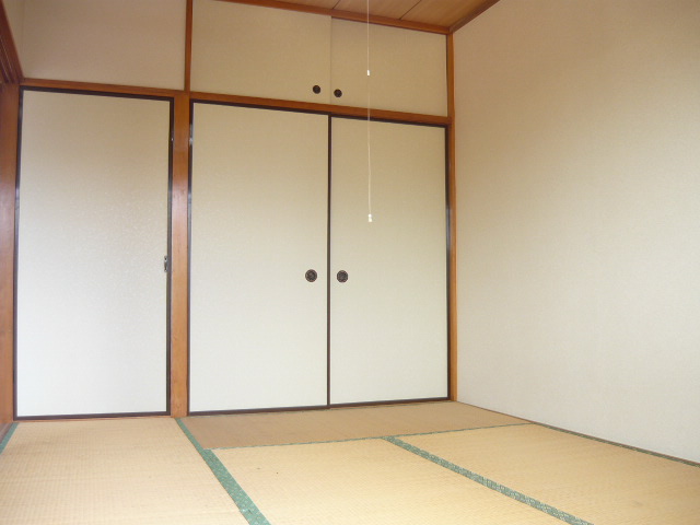 Other room space. Japanese-style room 6 tatami